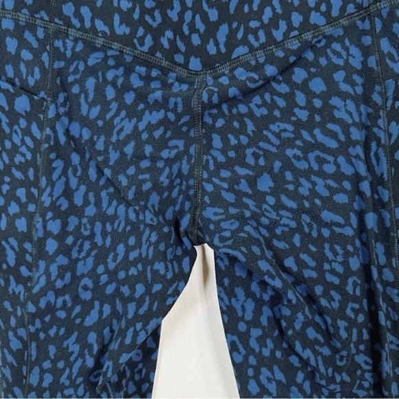 ATHLETA Salutation Stash  Pocket II Leopard Blue 7/8 Tight - Picture 15 of 16